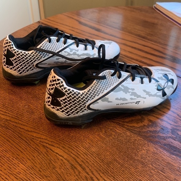 UNDER Armour white and black Deception cleats - Picture 4 of 11